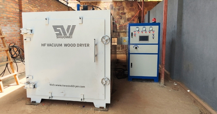 High-frequency vacuum kiln for rapid and uniform timber drying